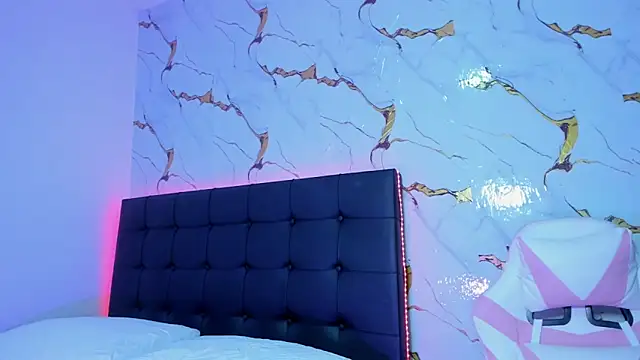 Scarlet DLuce online show from April 16, 2026, 8:59 am