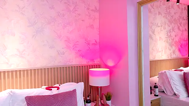 AdelineJhones online show from December 18, 2025, 7:09 pm