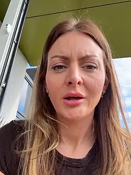 Lovelavender  online show from May 21, 2026, 3:52 pm