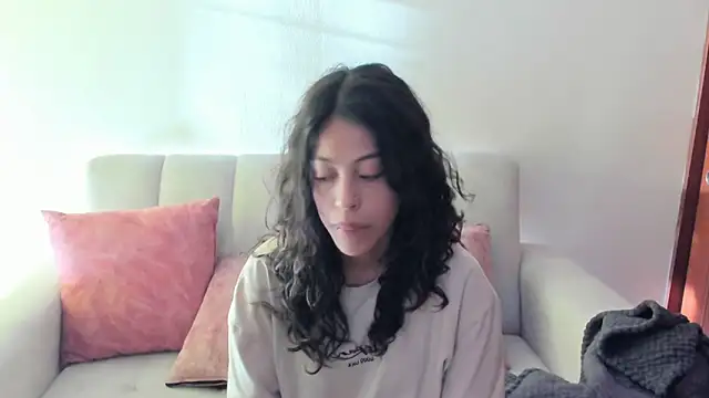 emily jonessxx online show from November 1, 2025, 9:50 pm