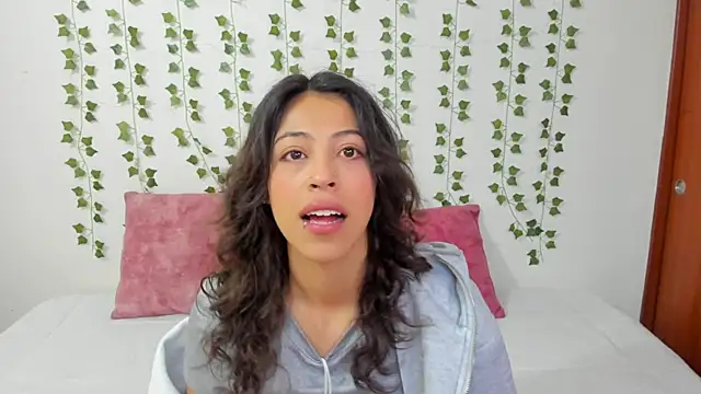 emily jonessxx online show from February 11, 2026, 4:45 pm