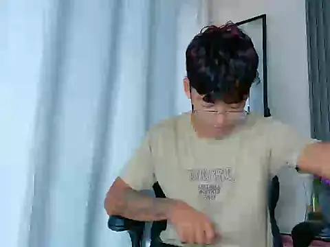 LiamANDJordan online show from November 4, 2025, 10:09 pm