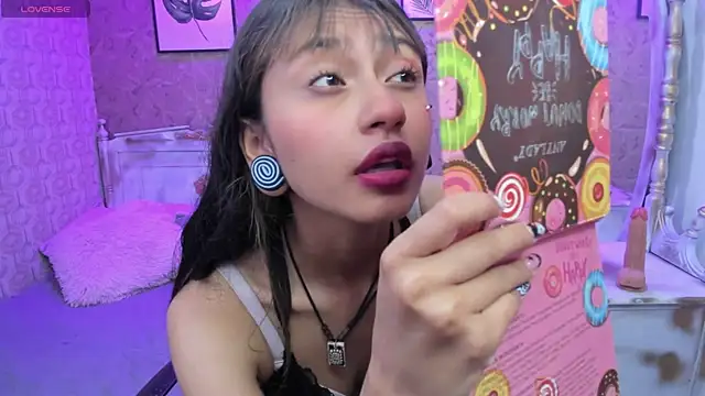 Noa clk online show from November 19, 2025, 4:01 am