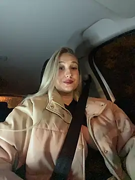 Snapshot of MilliEva chatting on October 28, 2025, 12:47 am MilliEva online show from October 28, 2025, 12:47 am