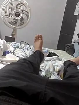 Snapshot of Gatoohottt chatting on October 29, 2025, 1:57 pm Gatoohottt online show from October 29, 2025, 1:57 pm