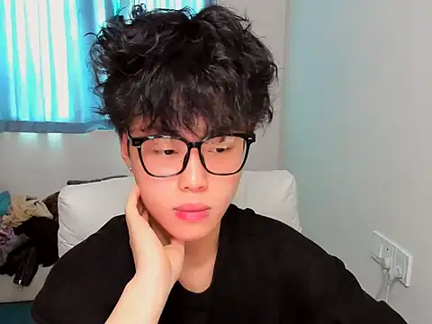 L1kuto online show from November 4, 2025, 2:54 am