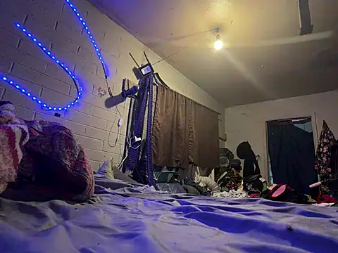 Snapshot of PiratingAqua chatting on March 11, 2026, 2:39 am PiratingAqua online show from March 11, 2026, 2:39 am