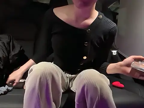 karenchaaan online show from November 10, 2025, 9:30 am