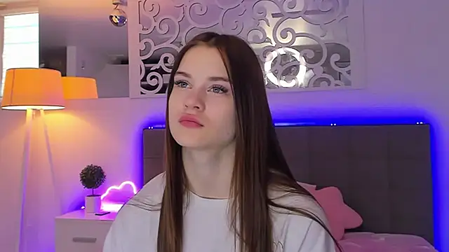 LuisaClover online show from March 13, 2026, 1:18 pm