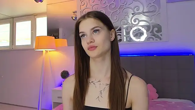 LuisaClover online show from March 15, 2026, 1:17 pm