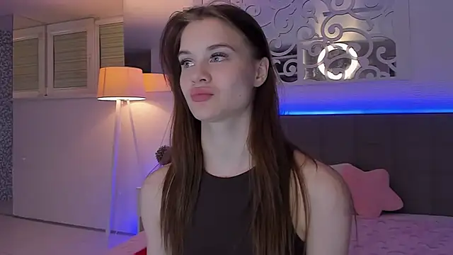 LuisaClover online show from April 4, 2026, 6:16 pm