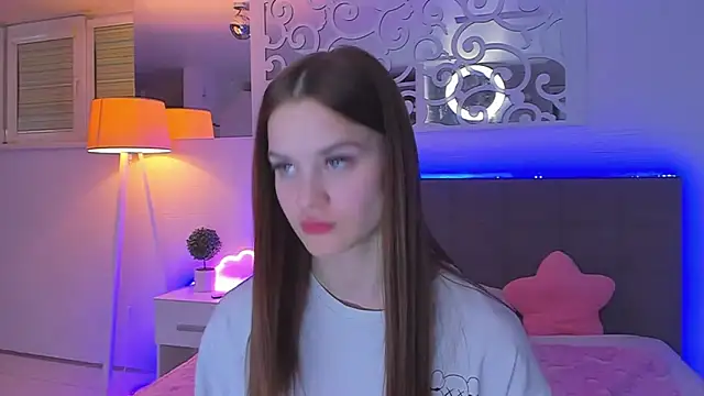 LuisaClover online show from April 11, 2026, 12:26 am