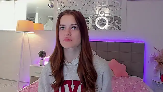 LuisaClover online show from April 15, 2026, 5:36 am