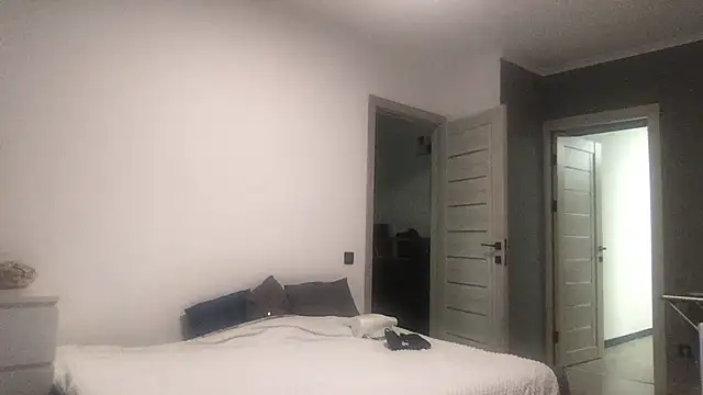 Snapshot of DollyRoma chatting on October 28, 2025, 9:24 am DollyRoma online show from October 28, 2025, 9:24 am