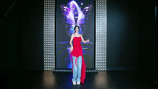 Snapshot of U1-mmm chatting on October 30, 2025, 6:59 am U1-mmm online show from October 30, 2025, 6:59 am