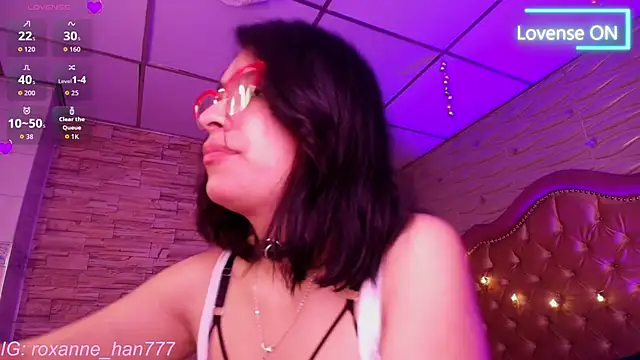 Snapshot of Roxanne_Han chatting on March 8, 2026, 11:58 am Roxanne Han online show from March 8, 2026, 11:58 am