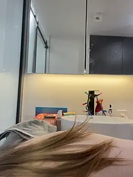 Snapshot of elliepixie chatting on December 22, 2025, 12:46 pm elliepixie online show from December 22, 2025, 12:46 pm