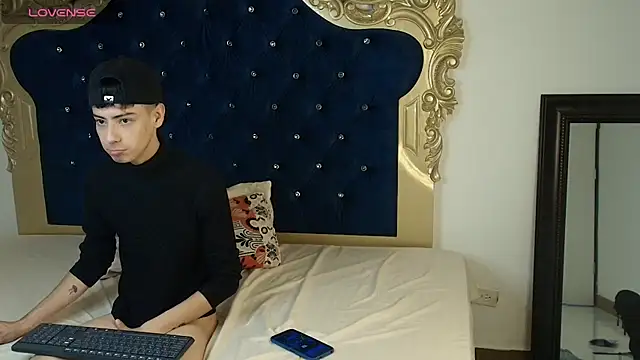 Sebastian Reed online show from October 29, 2025, 4:26 am