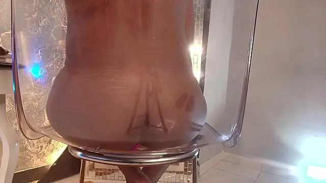 Snapshot of NaomiQueents chatting on November 1, 2025, 1:46 pm NaomiQueents online show from November 1, 2025, 1:46 pm