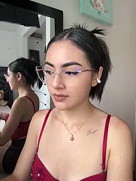 IslaCole online show from November 12, 2025, 6:41 pm