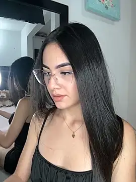 IslaCole online show from November 15, 2025, 12:08 am