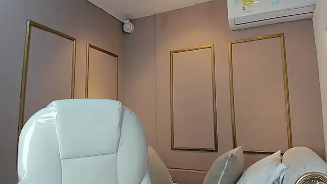 NahimiThompson online show from November 24, 2025, 7:24 pm