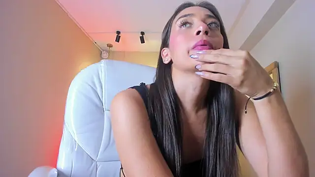 Snapshot of NahimiThompson chatting on May 7, 2026, 8:14 pm NahimiThompson online show from May 7, 2026, 8:14 pm