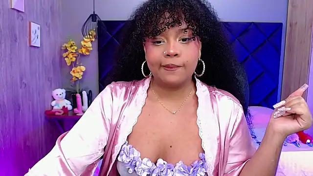 Aisha Linh online show from October 24, 2025, 11:12 pm