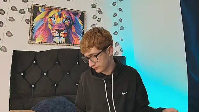 Erick Taylor3 online show from November 26, 2025, 5:47 pm