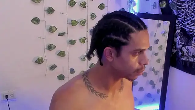 Snapshot of aaron_play chatting on November 8, 2025, 1:33 pm aaron play online show from November 8, 2025, 1:33 pm