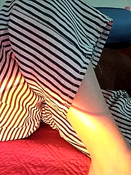 Cherry Le02 online show from November 22, 2025, 2:16 pm