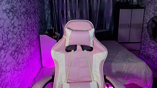  Lachica  online show from November 10, 2025, 6:56 am