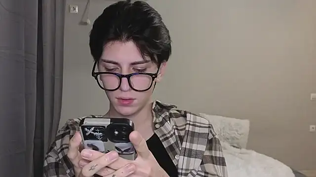 Oliver star boy  online show from October 27, 2025, 5:50 pm