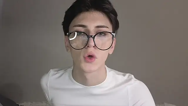 Oliver star boy  online show from November 21, 2025, 12:26 pm