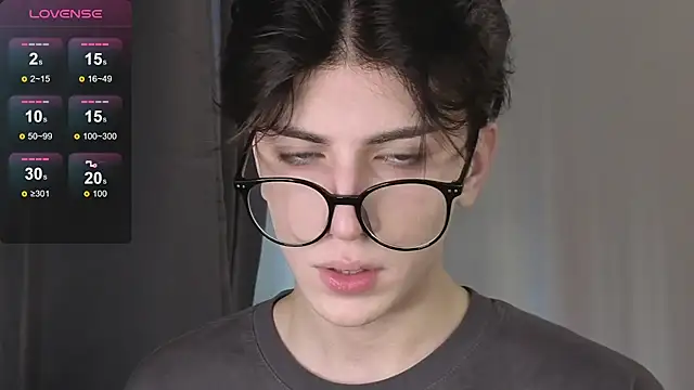 Oliver star boy  online show from November 29, 2025, 12:19 pm