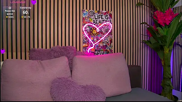 Snapshot of MirunaHaze chatting on February 24, 2026, 5:27 am MirunaHaze online show from February 24, 2026, 5:27 am