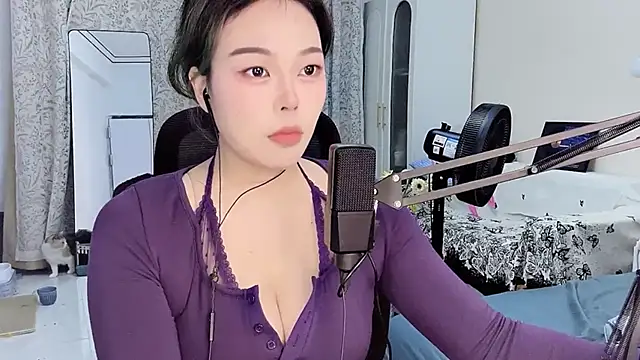 xiaobao-1188 online show from November 19, 2025, 4:40 pm