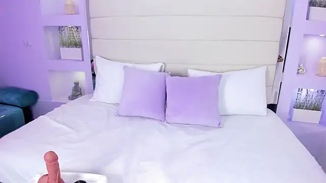 AmyColman  online show from January 10, 2026, 12:07 pm