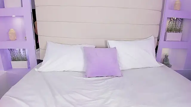 AmyColman  online show from February 2, 2026, 12:15 pm