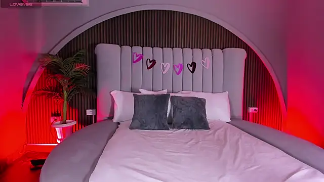 AmyColman  online show from February 14, 2026, 12:35 pm