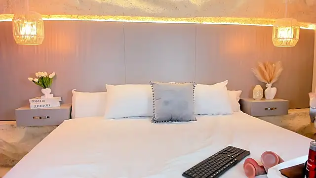 AmyColman  online show from March 17, 2026, 12:08 pm