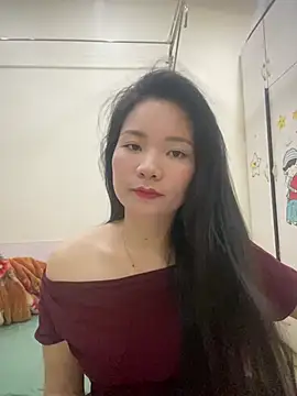 Bee Yellow00 online show from March 26, 2026, 5:57 am