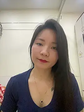 Bee Yellow00 online show from March 30, 2026, 5:08 am