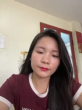 Bee Yellow00 online show from June 3, 2026, 4:26 am