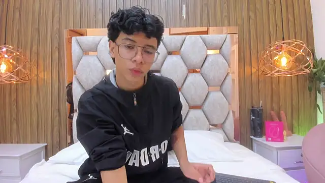 Snapshot of adams_bobby chatting on June 15, 2026, 11:23 am adams bobby online show from June 15, 2026, 11:23 am