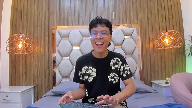 Snapshot of adams_bobby chatting on June 26, 2026, 11:14 am adams bobby online show from June 26, 2026, 11:14 am