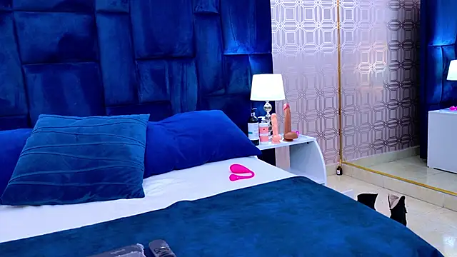 Stacy London online show from November 20, 2025, 12:05 pm