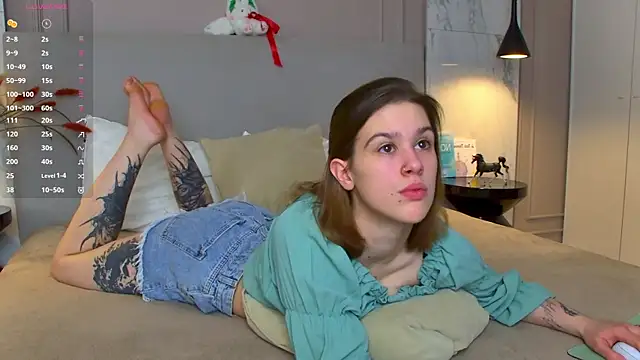 LoraPuffs online show from January 15, 2026, 4:33 pm