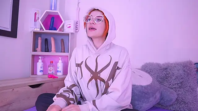 celeste blazze  online show from November 6, 2025, 2:18 pm