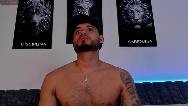 AUSTINN TORRES online show from May 28, 2026, 4:21 am